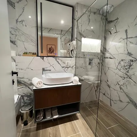 Domus & Hotel Shëngjin