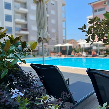 Domus & Hotel 4*