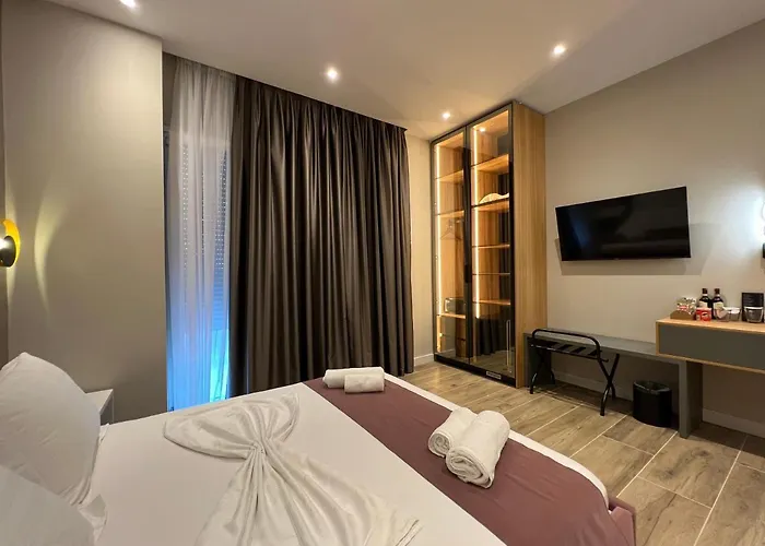 فندق Domus & 4*