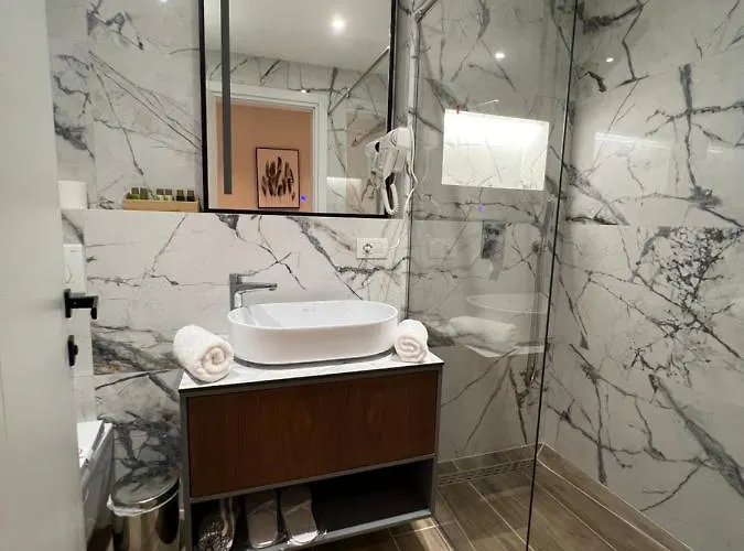 Domus & Hotel Shengjin (Lezhe)