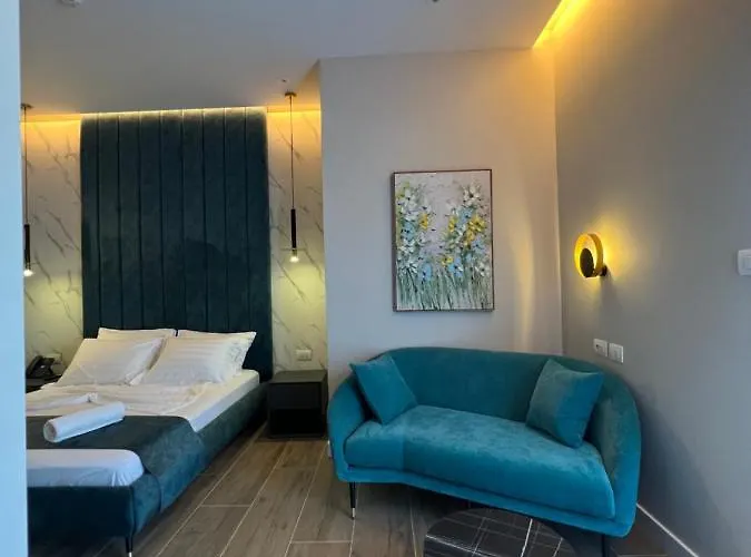 فندق Domus & 4*