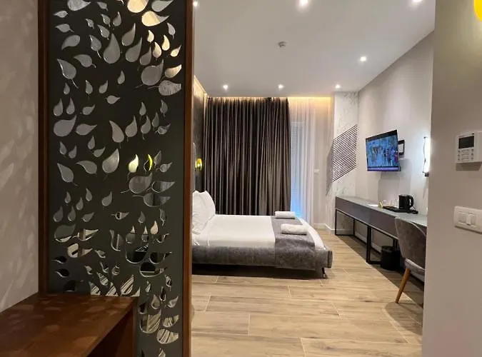 فندق Domus & 4*